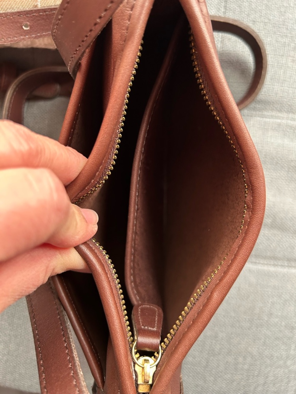 Vintage Coach Classic Brown Leather Crossbody Shoulder Bag - Picture 5 of 6